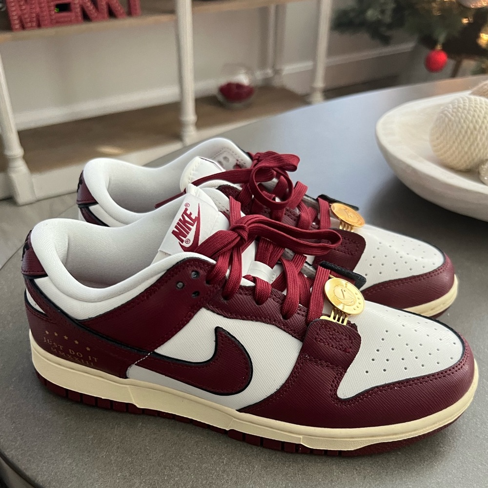 Nike Low dunk brand new size 8